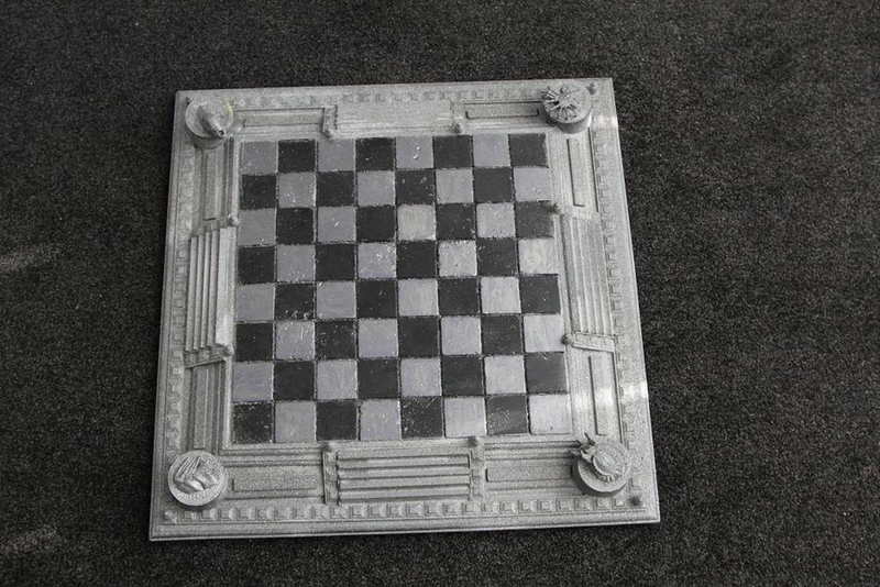 Illustration for article titled This Alien versus Predator chessboard was built for chessboxing